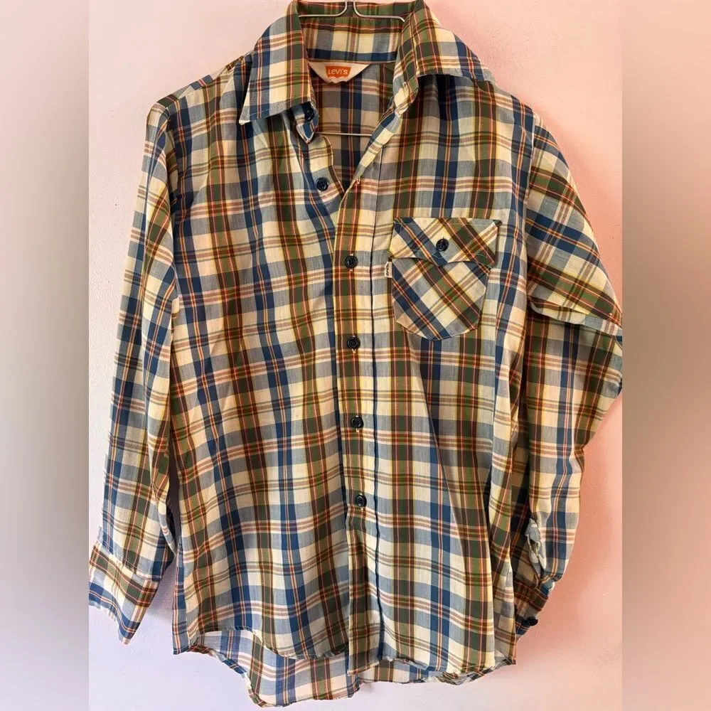 Vintage Levi’s Plaid Button down small ”e”